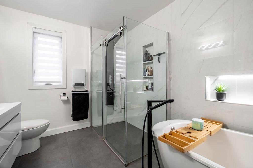 Salle de bains - 2023 Route 133, Saint-Jean-Sur-Richelieu, QC - Indoor Photo Showing Bathroom