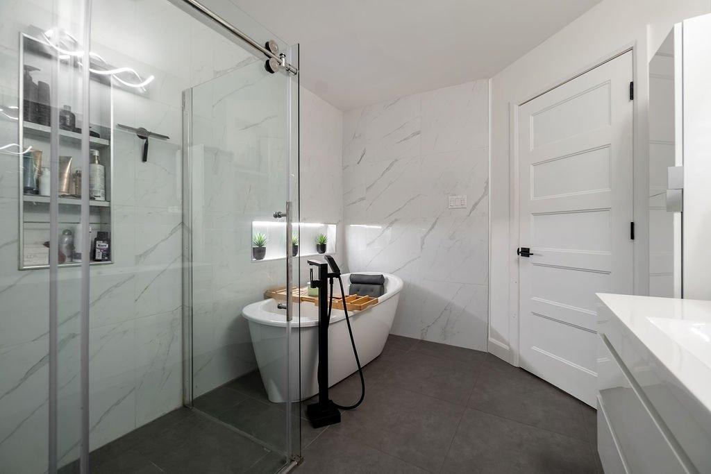 Salle de bains - 2023 Route 133, Saint-Jean-Sur-Richelieu, QC - Indoor Photo Showing Bathroom