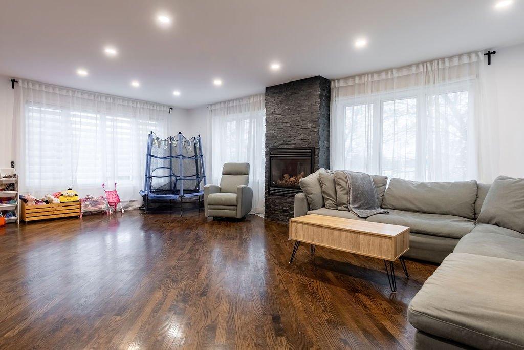 Salon - 2023 Route 133, Saint-Jean-Sur-Richelieu, QC - Indoor Photo Showing Living Room