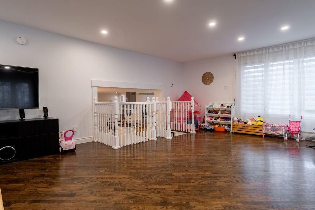 Salon - 2023 Route 133, Saint-Jean-Sur-Richelieu, QC - Indoor