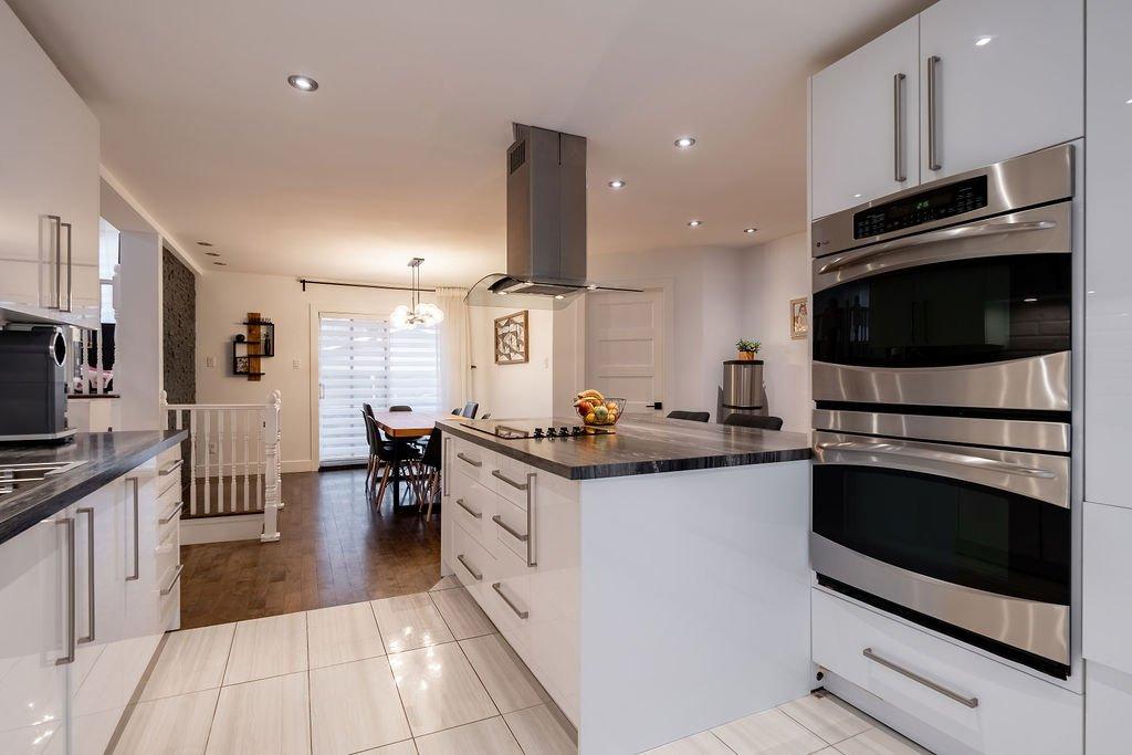 Cuisine - 2023 Route 133, Saint-Jean-Sur-Richelieu, QC - Indoor Photo Showing Kitchen With Upgraded Kitchen