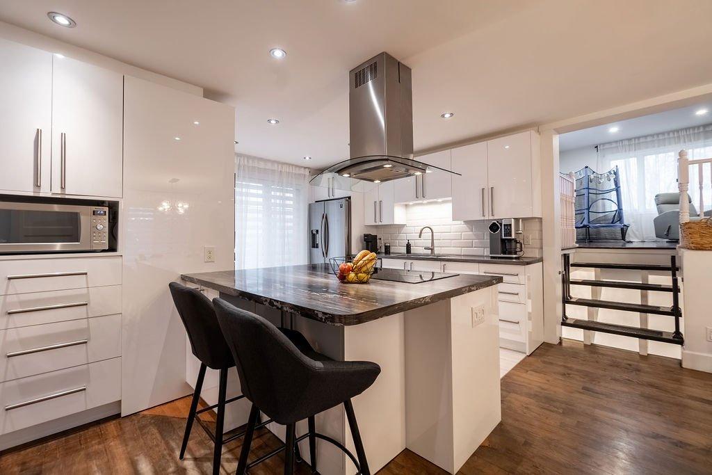 Cuisine - 2023 Route 133, Saint-Jean-Sur-Richelieu, QC - Indoor Photo Showing Kitchen With Upgraded Kitchen