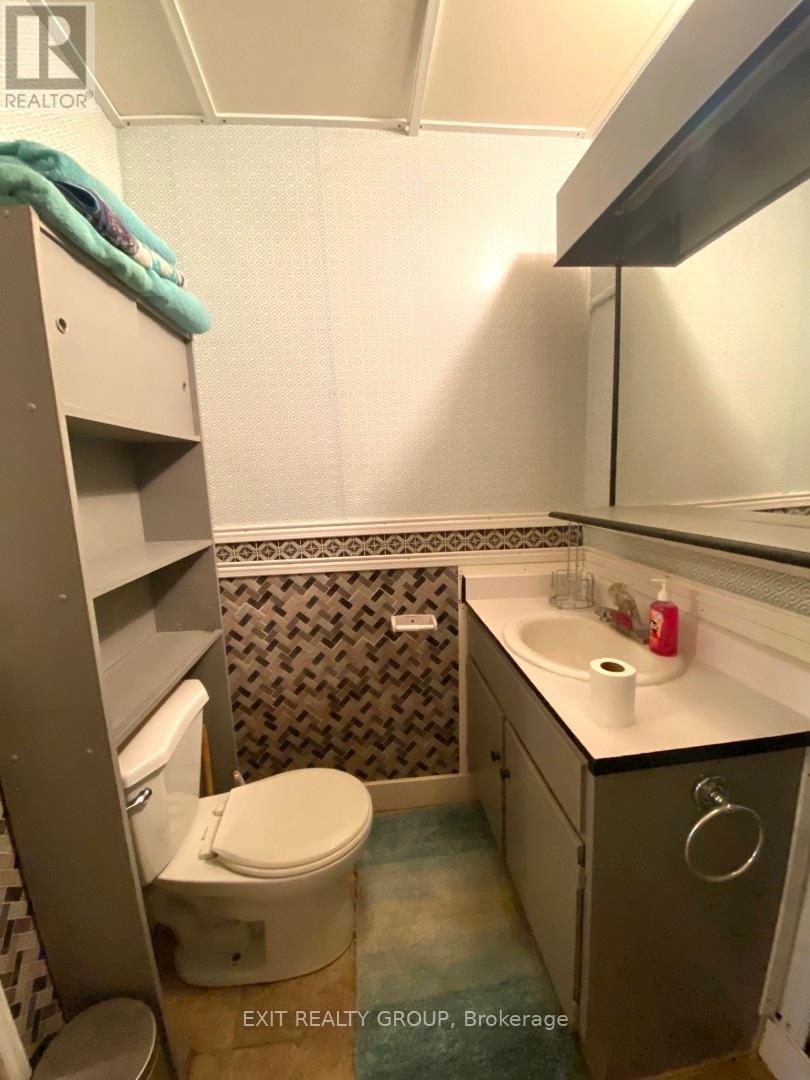 33 Glastonbury Road, Addington Highlands (Addington Highlands), ON - Indoor Photo Showing Bathroom