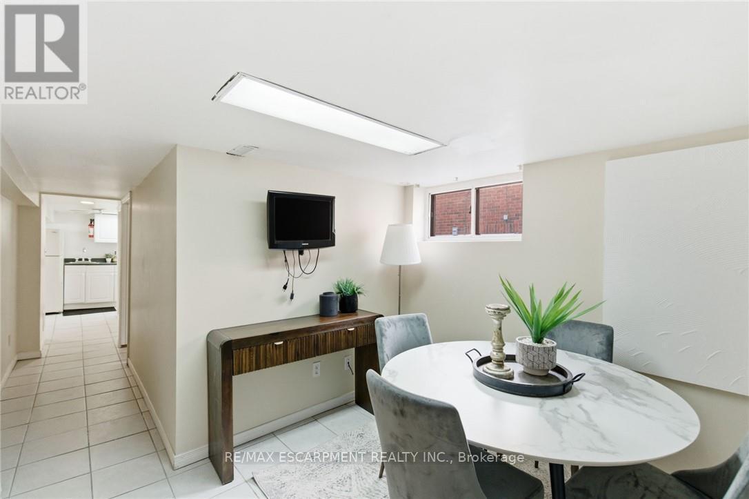 76 East 15Th Street, Hamilton, ON - Indoor Photo Showing Dining Room
