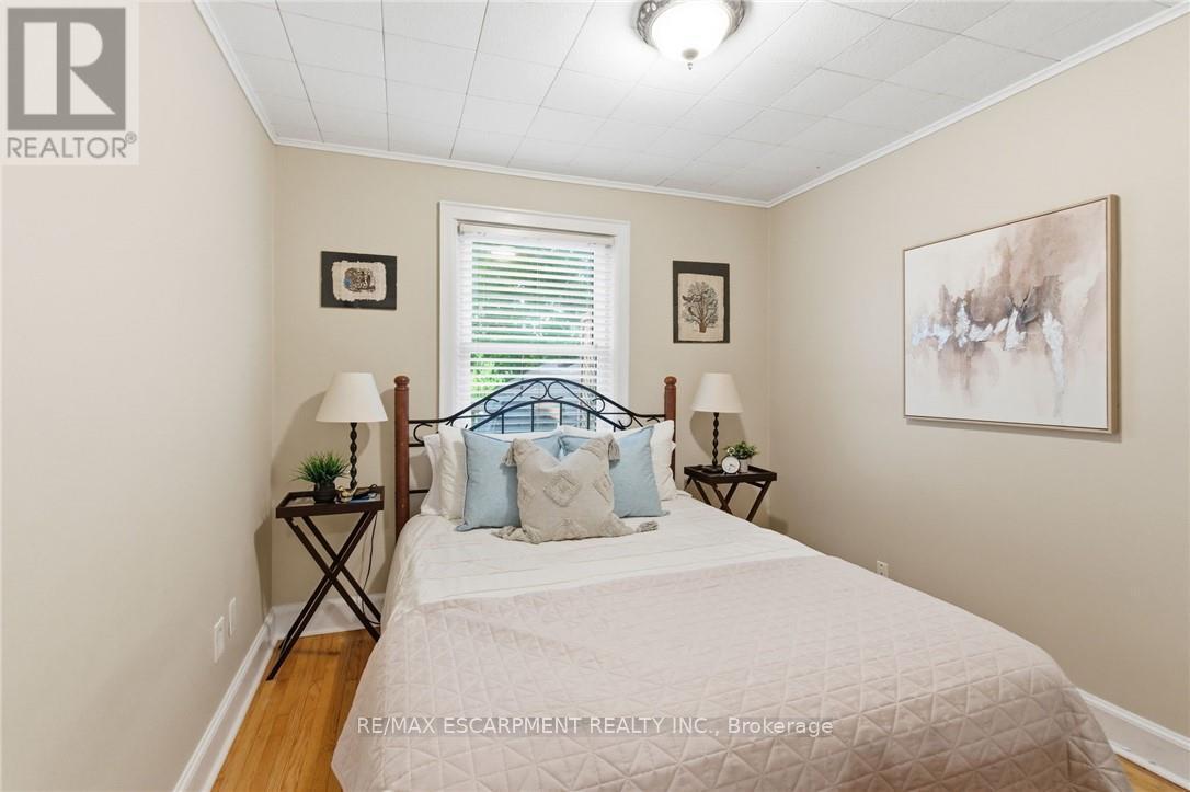 76 East 15Th Street, Hamilton, ON - Indoor Photo Showing Bedroom