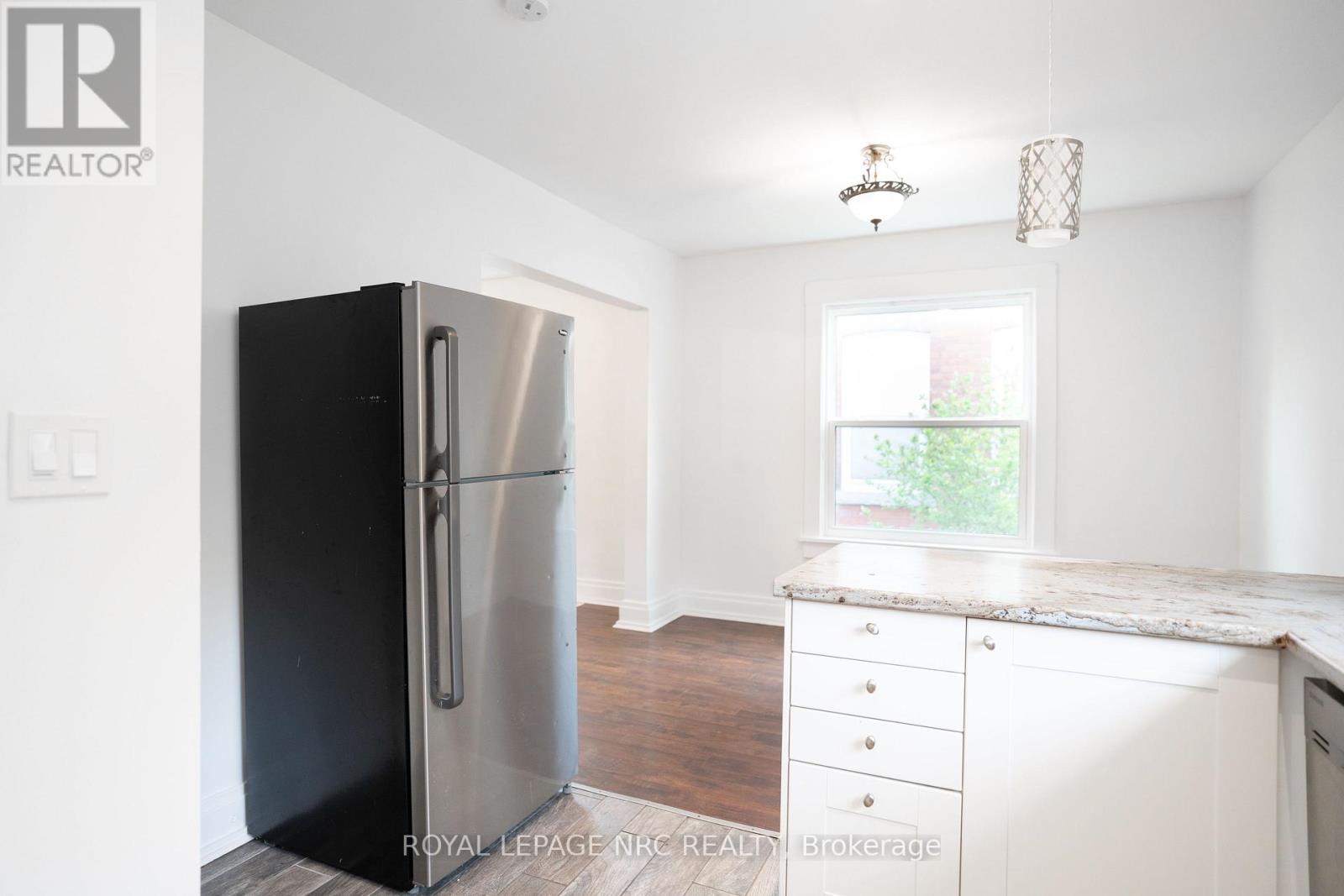 4713 Cookman Crescent, Niagara Falls (Downtown), ON - Indoor Photo Showing Kitchen