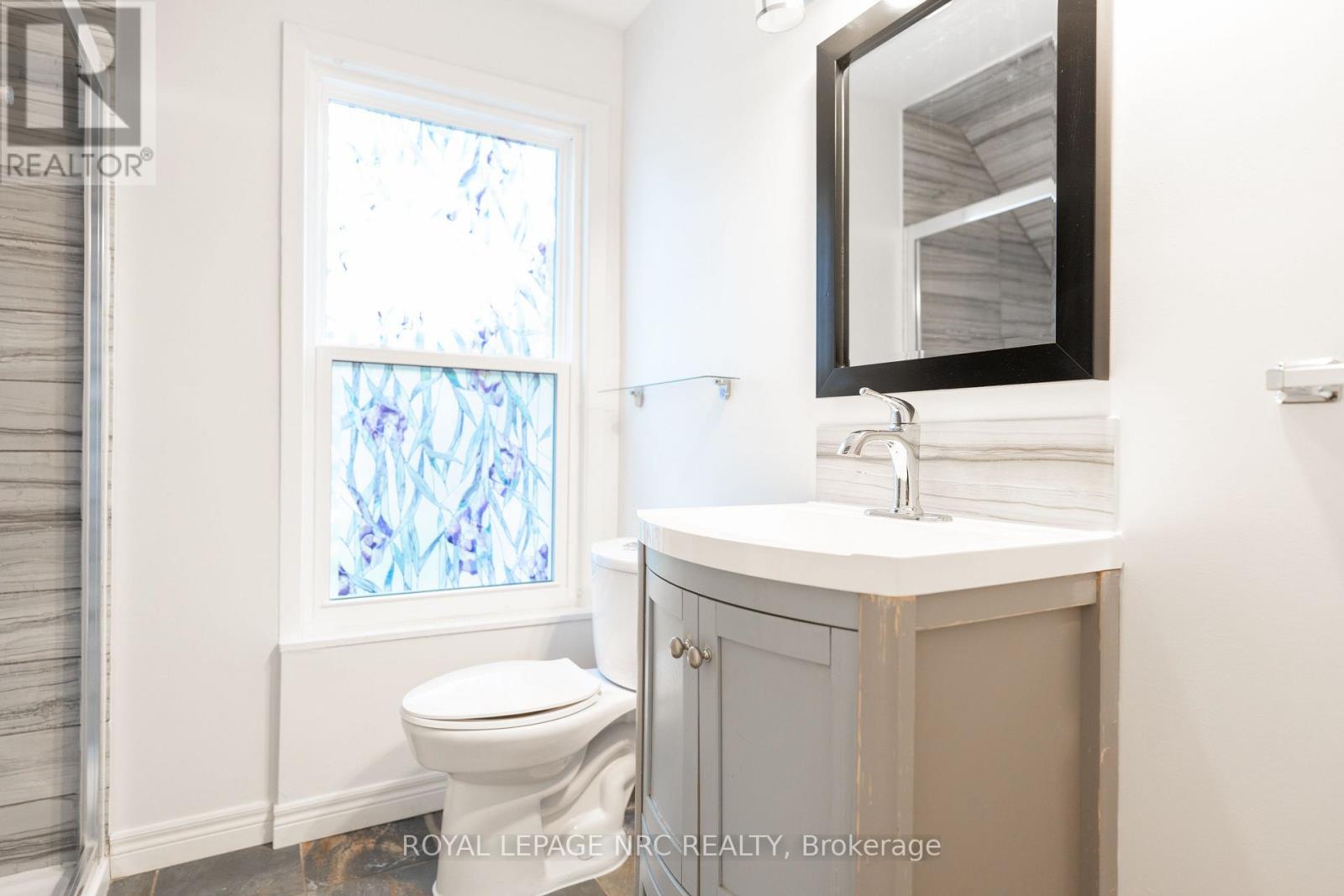 4713 Cookman Crescent, Niagara Falls (Downtown), ON - Indoor Photo Showing Bathroom