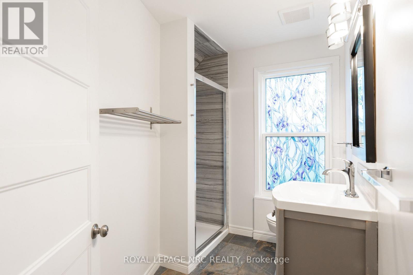 4713 Cookman Crescent, Niagara Falls (Downtown), ON - Indoor Photo Showing Bathroom