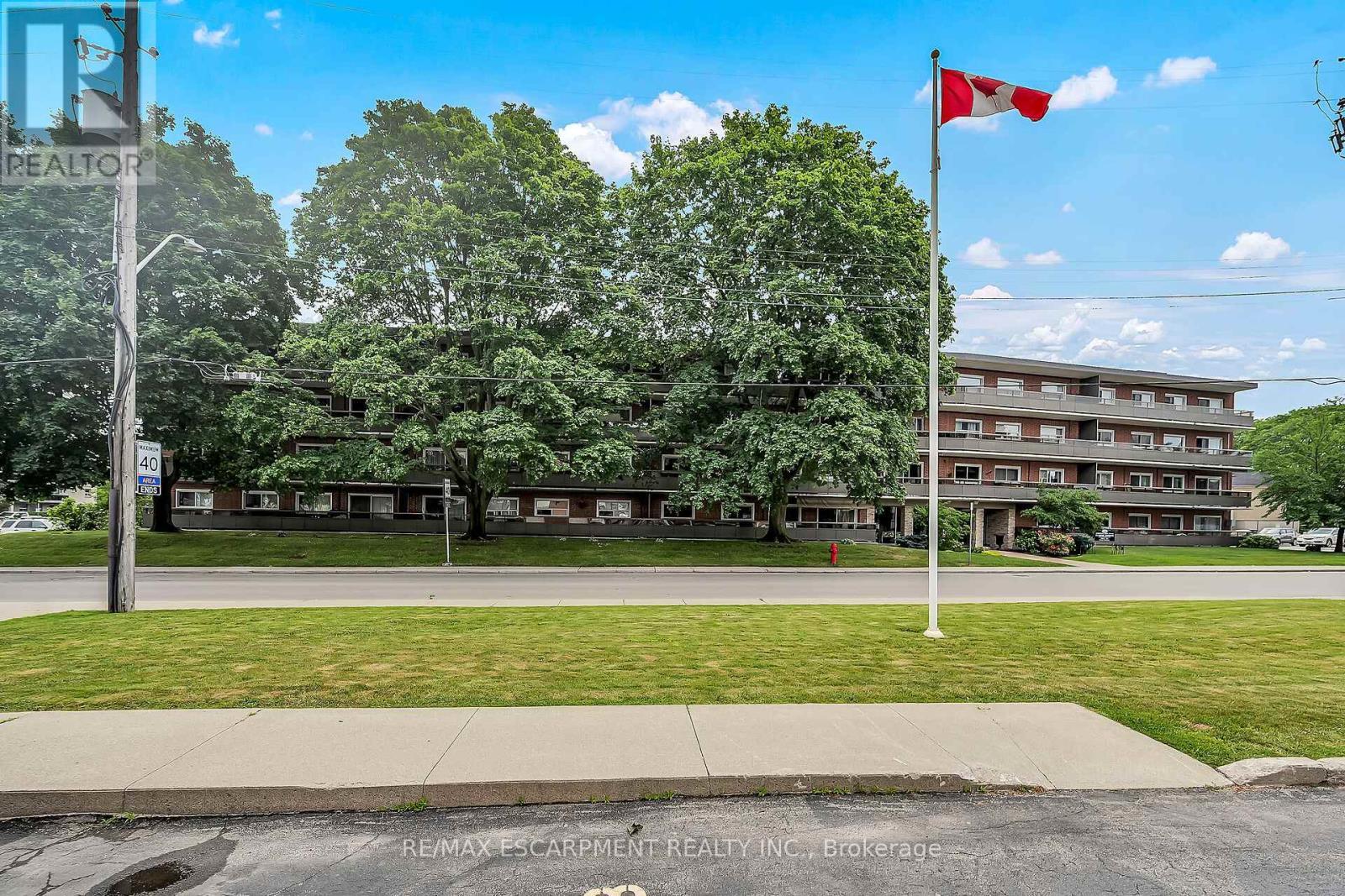 103 - 11 Woodman Drive S, Hamilton, ON - Outdoor