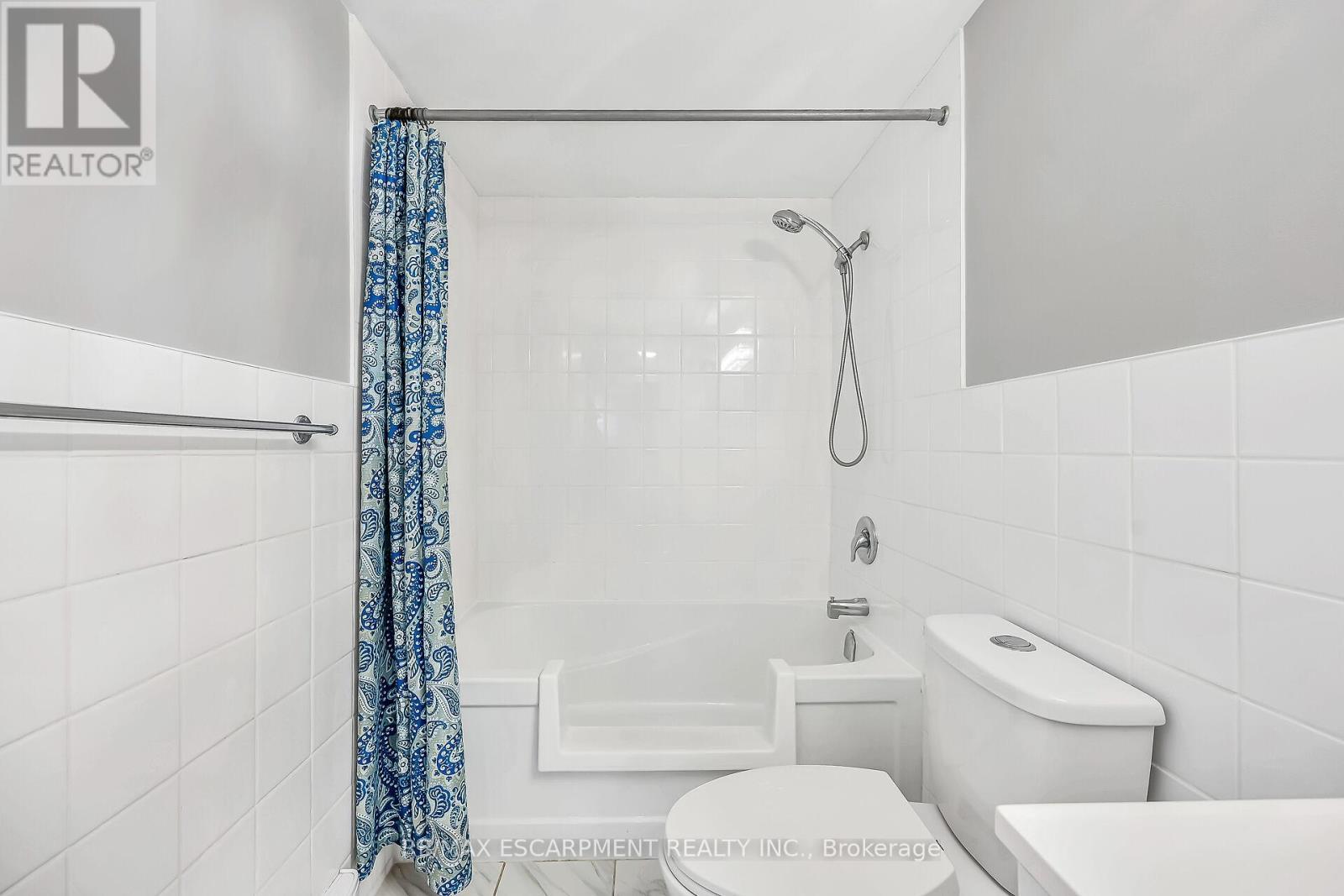 103 - 11 Woodman Drive S, Hamilton, ON - Indoor Photo Showing Bathroom