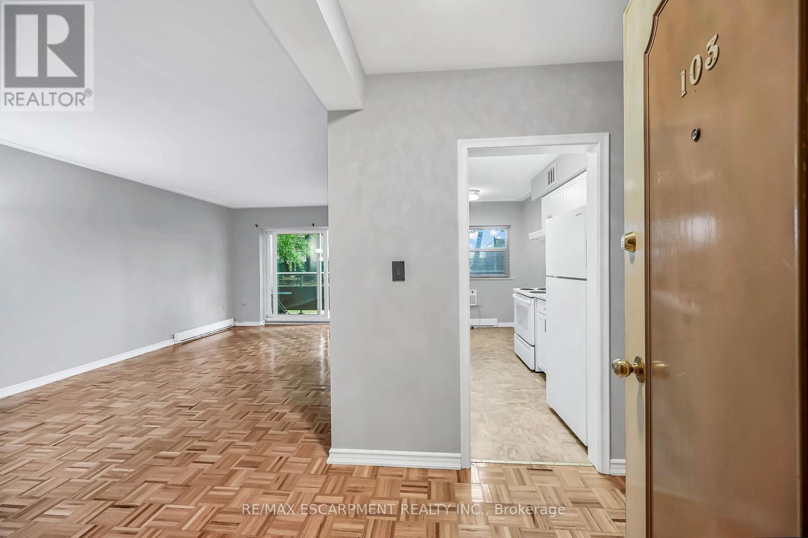 103 - 11 Woodman Drive S, Hamilton, ON - Indoor Photo Showing Other Room