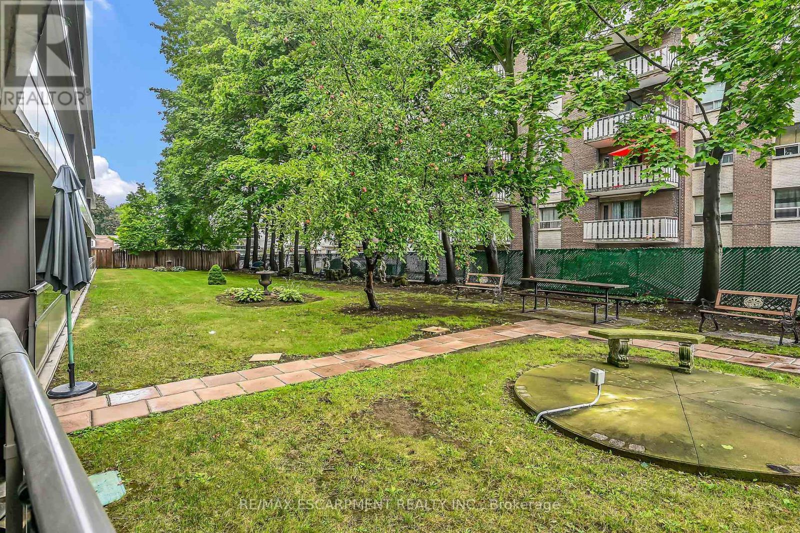 103 - 11 Woodman Drive S, Hamilton, ON - Outdoor