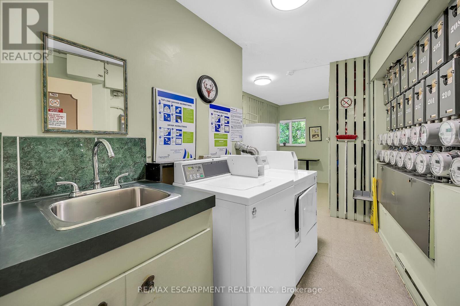 103 - 11 Woodman Drive S, Hamilton, ON - Indoor Photo Showing Laundry Room