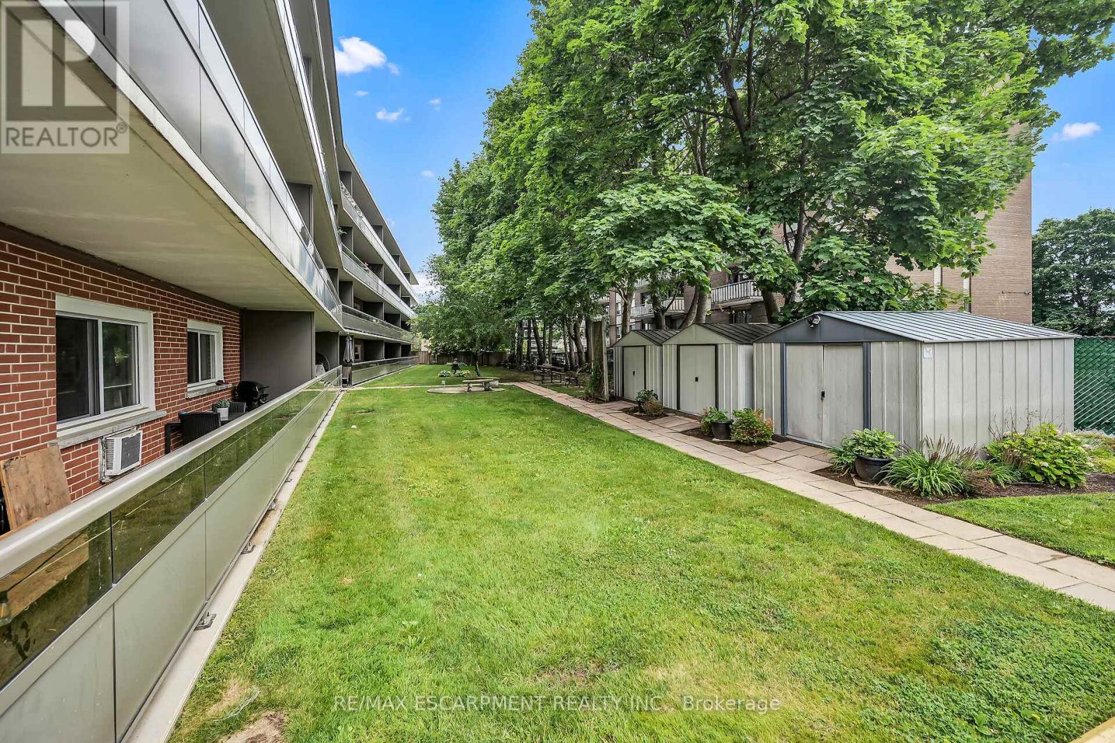 103 - 11 Woodman Drive S, Hamilton, ON - Outdoor