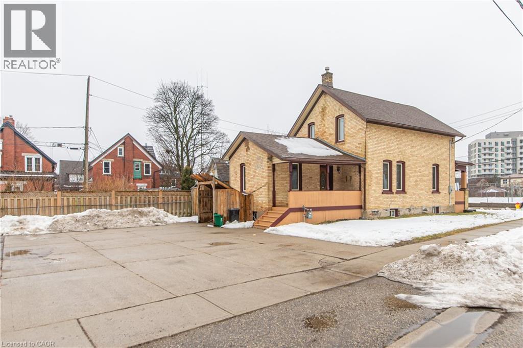 164 Lancaster Street E, Kitchener, ON - Outdoor