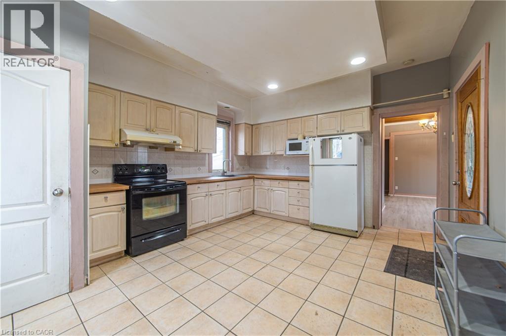 164 Lancaster Street E, Kitchener, ON - Indoor Photo Showing Kitchen