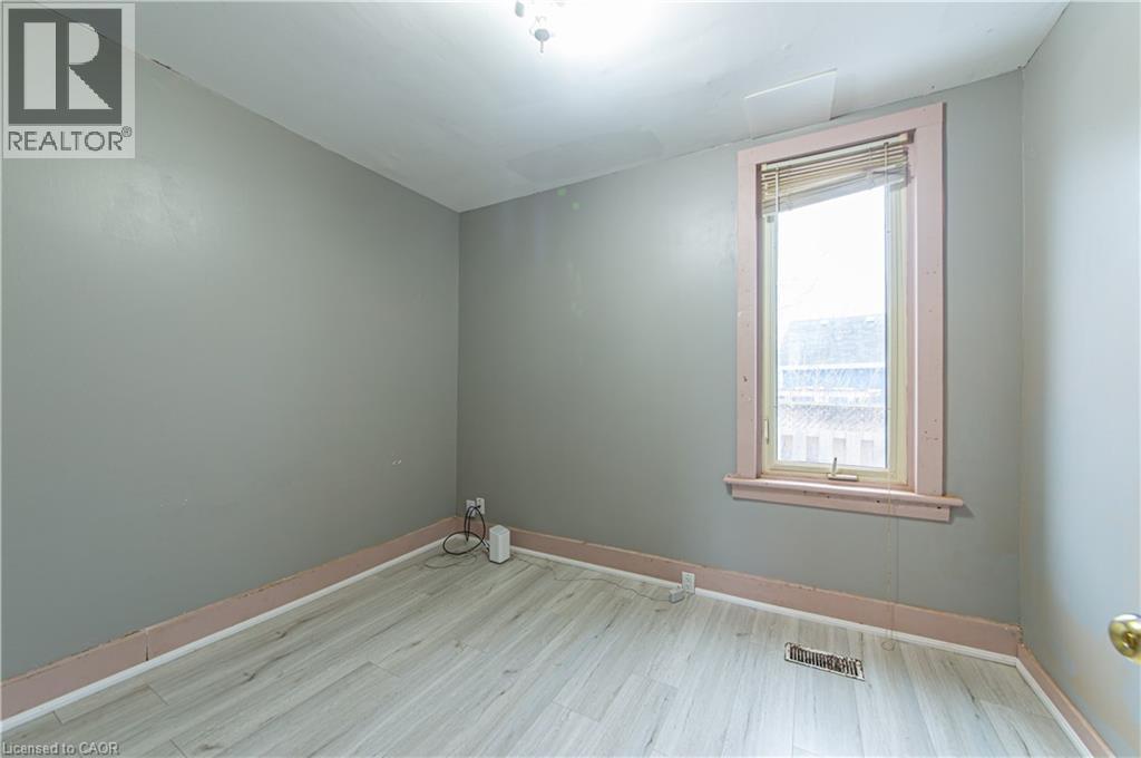 164 Lancaster Street E, Kitchener, ON - Indoor Photo Showing Other Room
