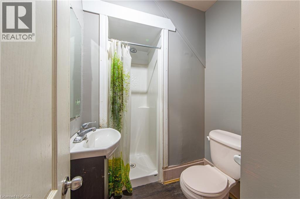 164 Lancaster Street E, Kitchener, ON - Indoor Photo Showing Bathroom