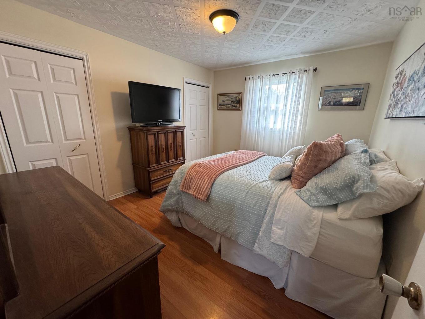 12 Lorway Street, Louisbourg, NS