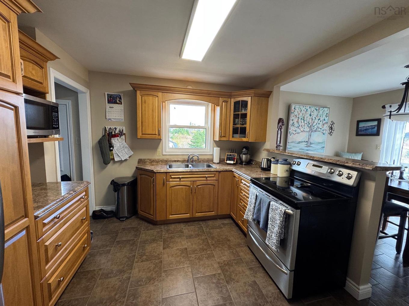 12 Lorway Street, Louisbourg, NS