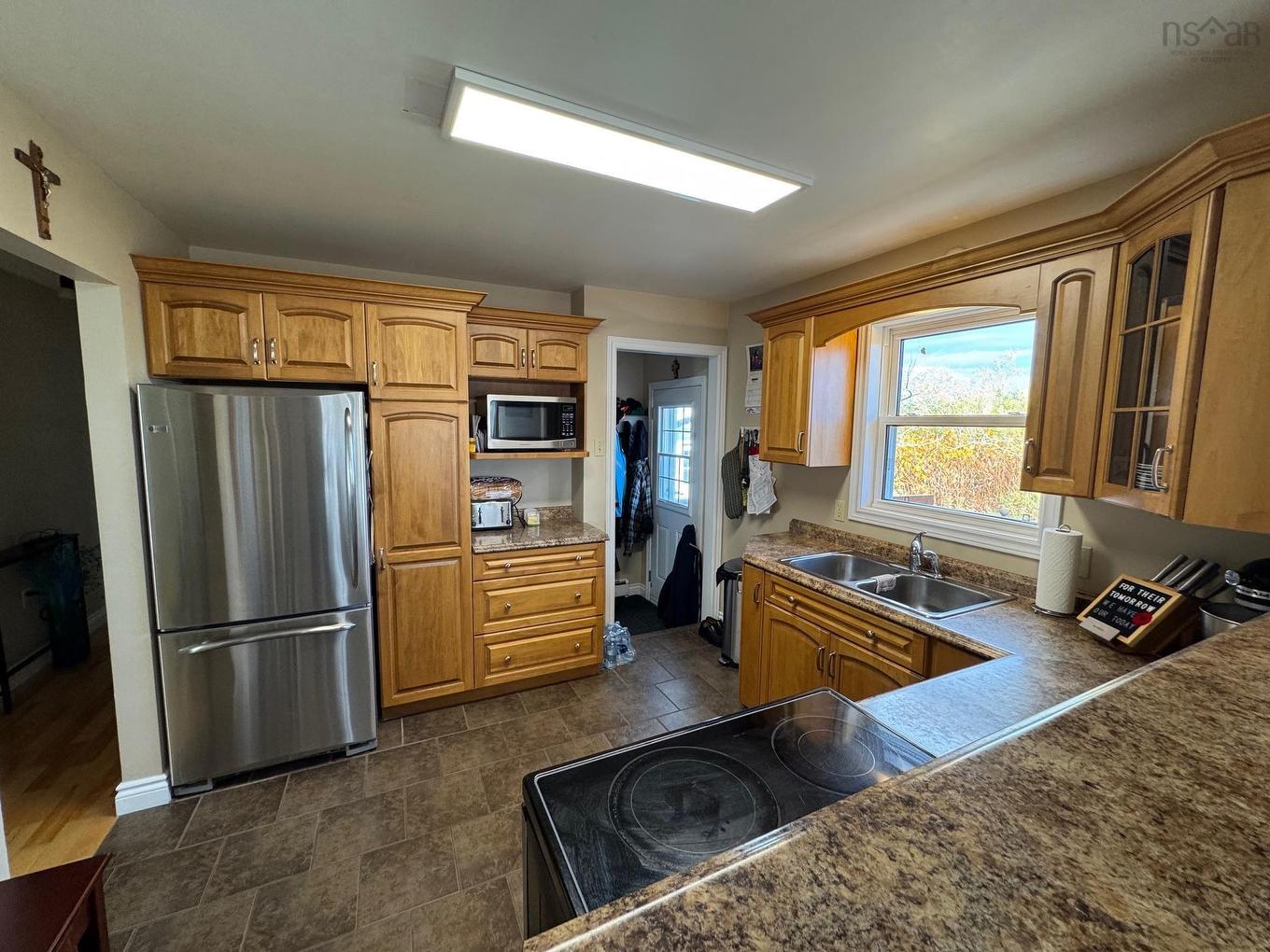 12 Lorway Street, Louisbourg, NS