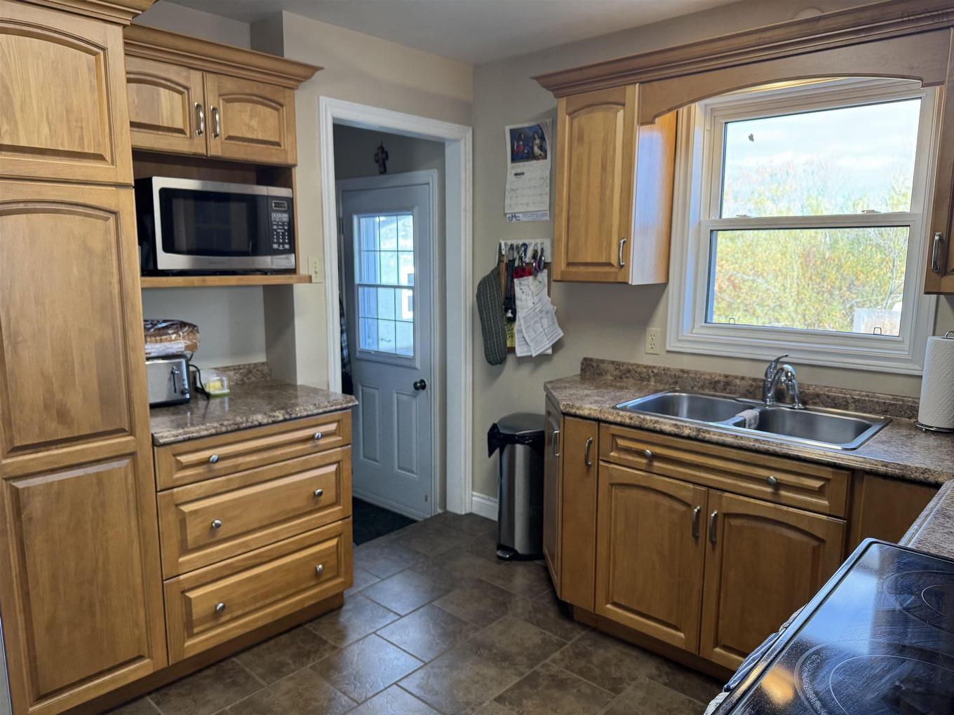 12 Lorway Street, Louisbourg, NS