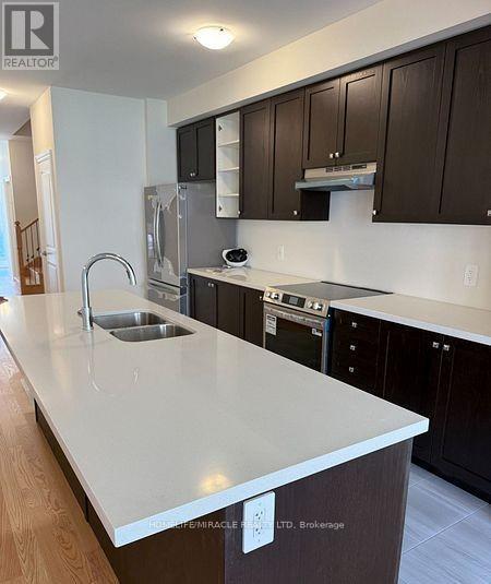 2980 Gatestone Path, Pickering, ON - Indoor Photo Showing Kitchen With Double Sink With Upgraded Kitchen