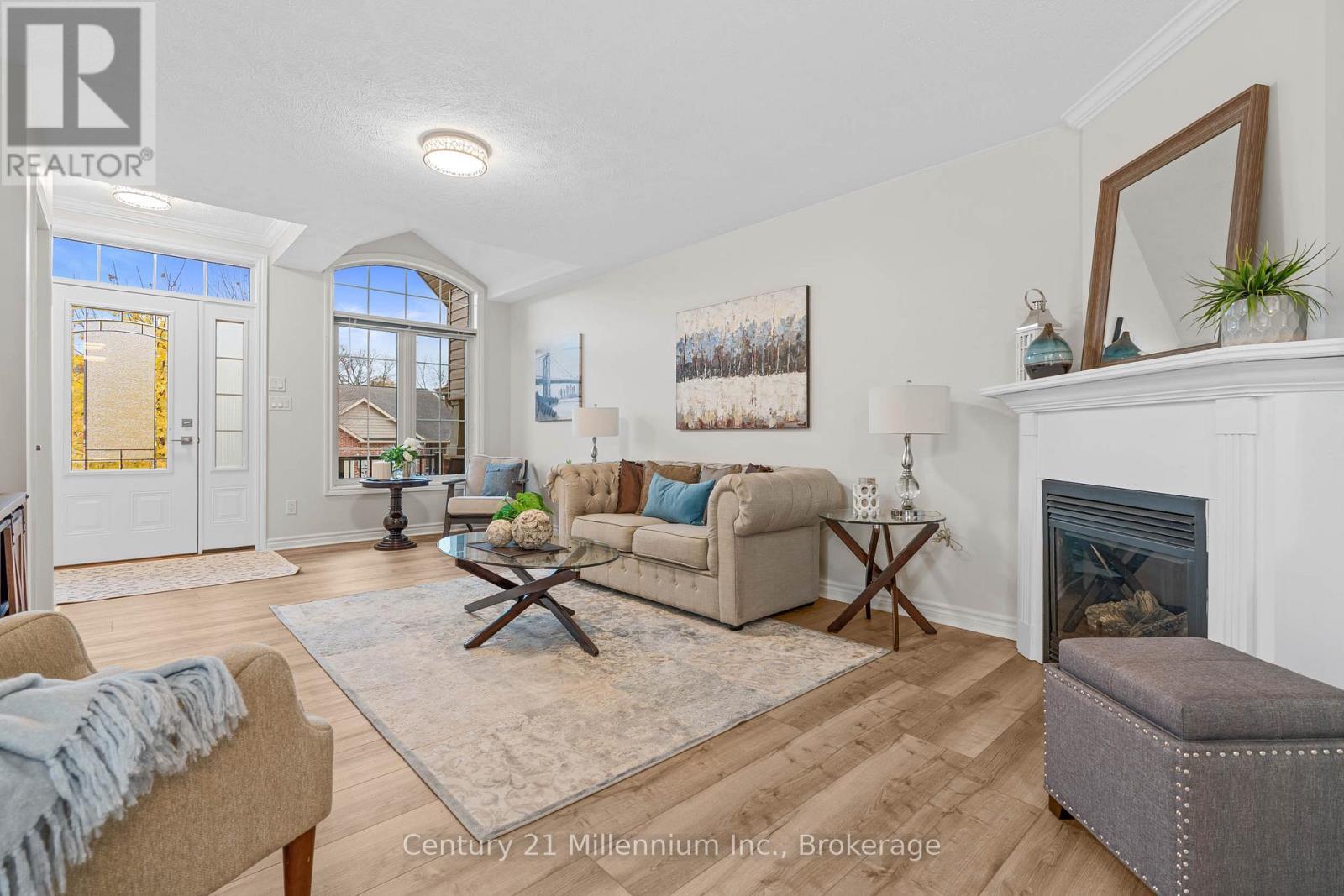552 9Th Street 'A' Street E, Owen Sound, ON - Indoor Photo Showing Living Room With Fireplace