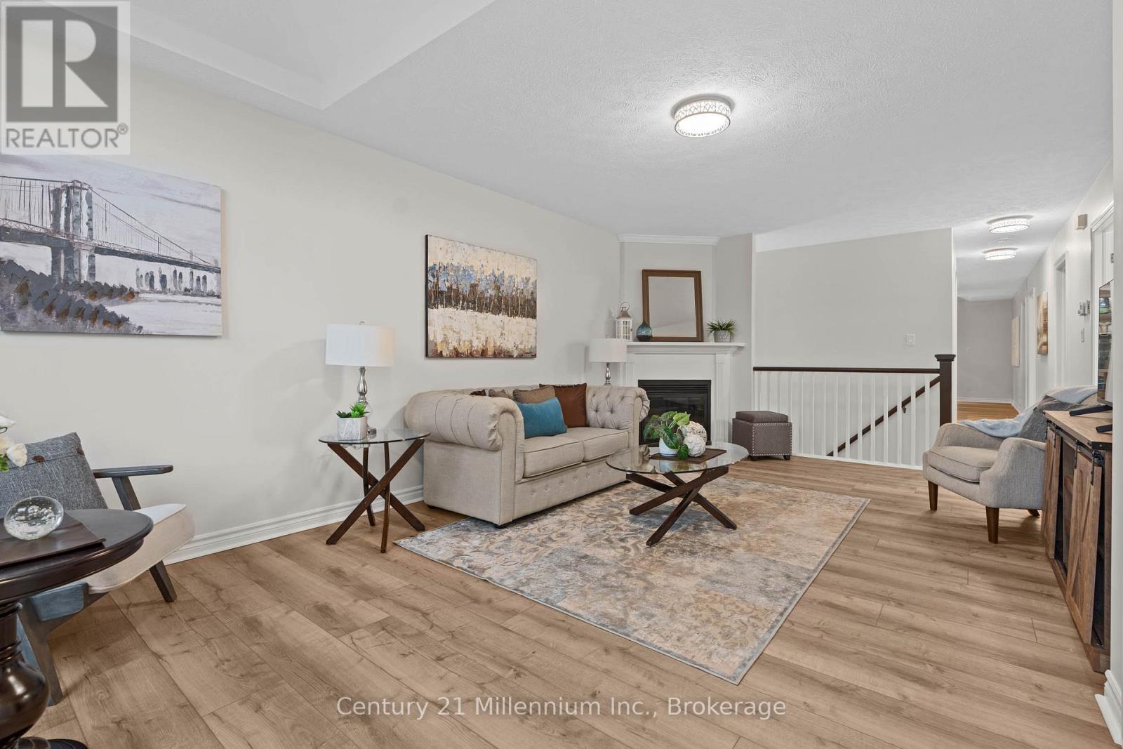 552 9Th Street 'A' Street E, Owen Sound, ON - Indoor With Fireplace