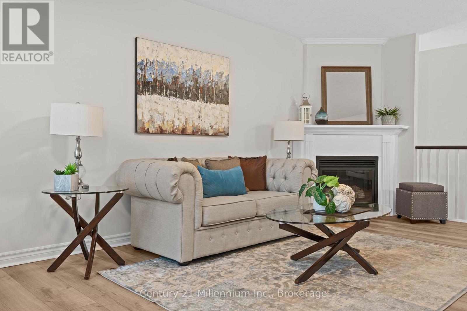 552 9Th Street 'A' Street E, Owen Sound, ON - Indoor Photo Showing Living Room With Fireplace