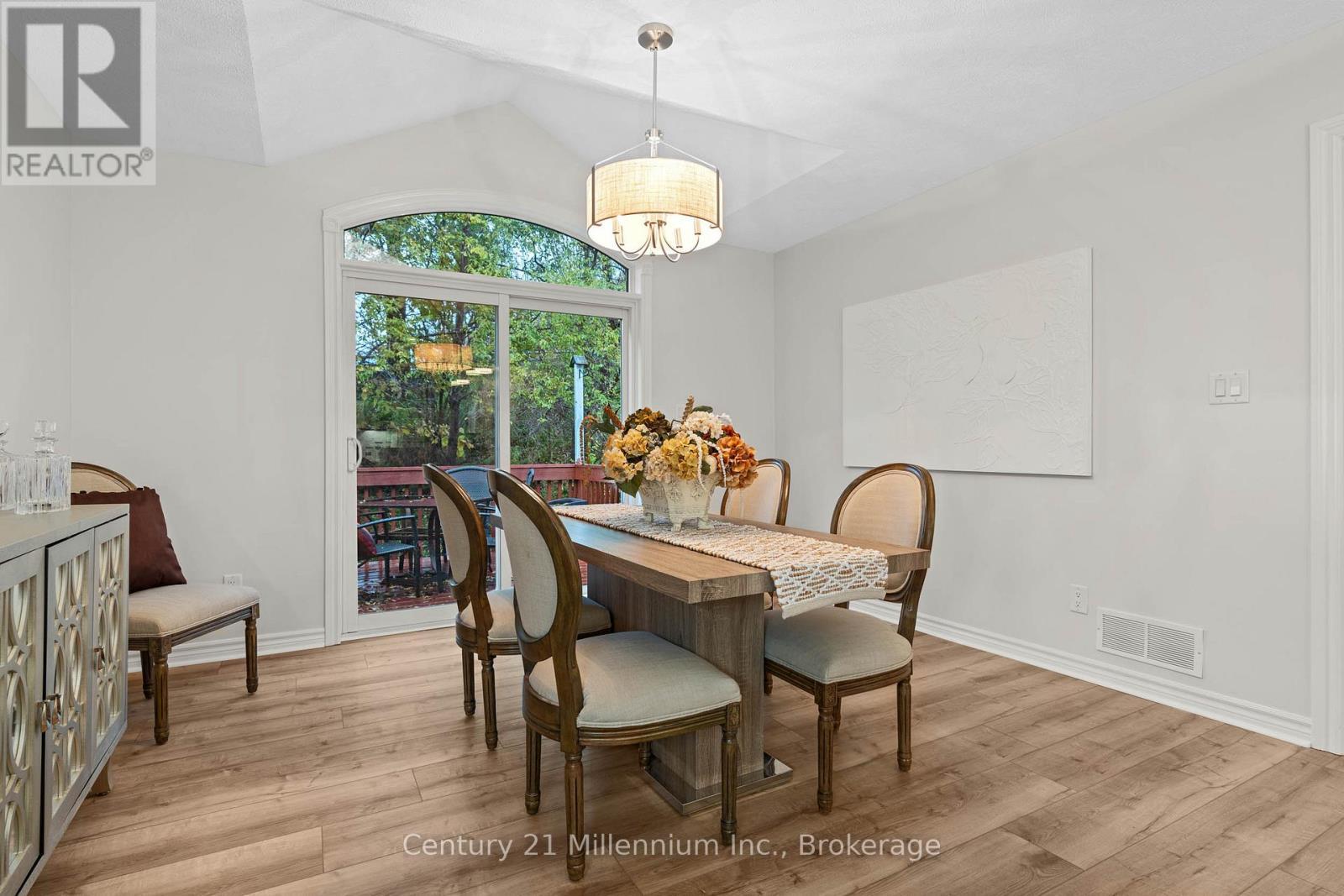 552 9Th Street 'A' Street E, Owen Sound, ON - Indoor Photo Showing Dining Room