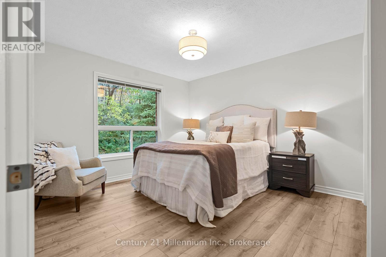 552 9Th Street 'A' Street E, Owen Sound, ON - Indoor Photo Showing Bedroom