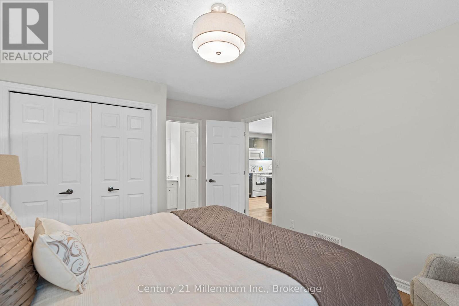 552 9Th Street 'A' Street E, Owen Sound, ON - Indoor Photo Showing Bedroom