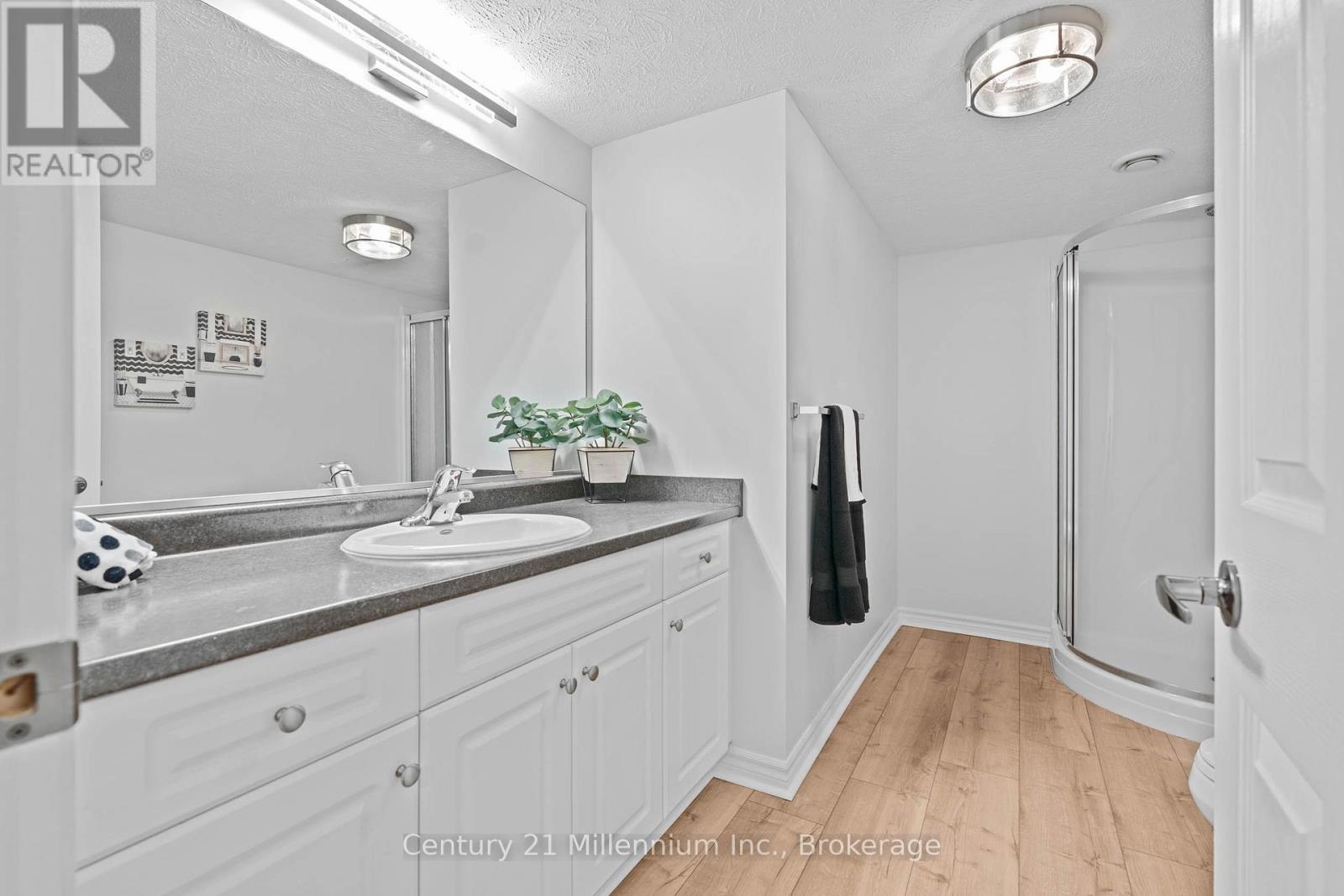 552 9Th Street 'A' Street E, Owen Sound, ON - Indoor Photo Showing Bathroom