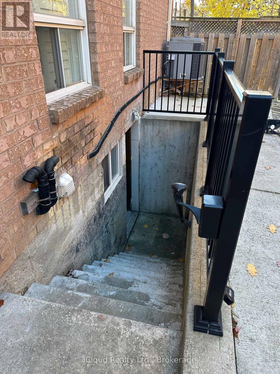 Lower - 5215 Micmac Crescent, Mississauga, ON - Outdoor With Exterior