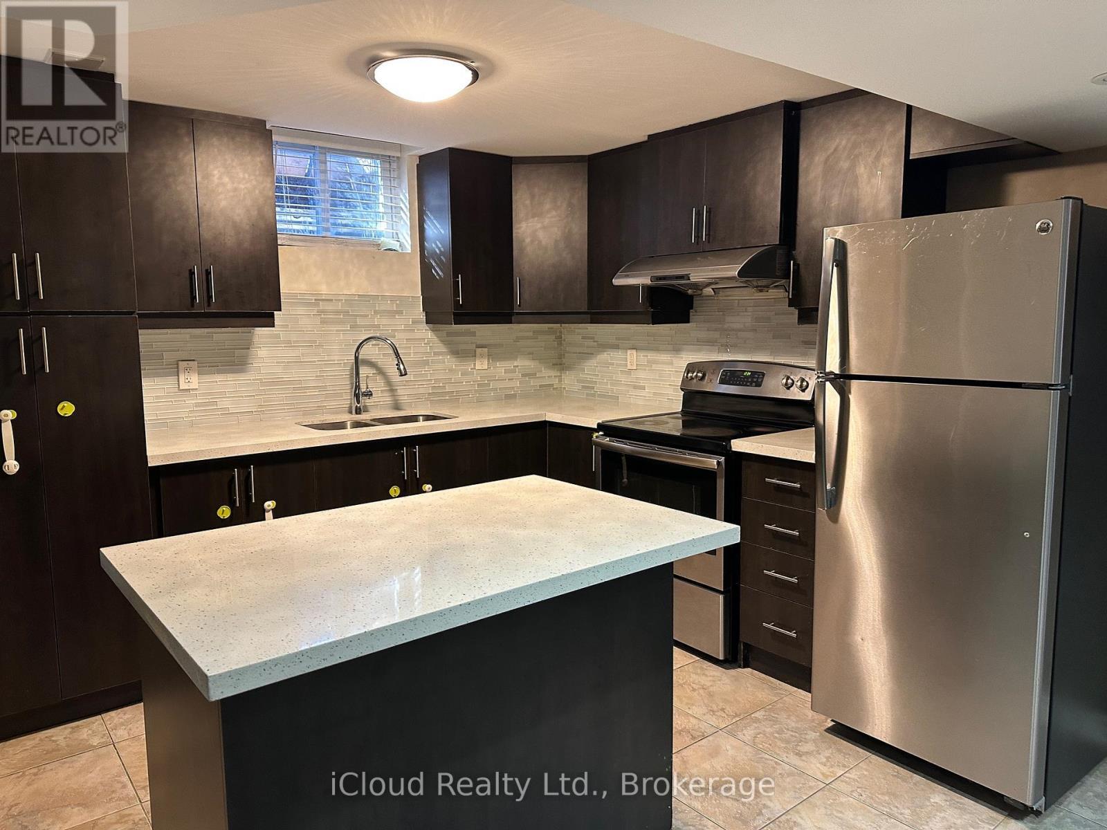 Lower - 5215 Micmac Crescent, Mississauga, ON - Indoor Photo Showing Kitchen With Double Sink With Upgraded Kitchen