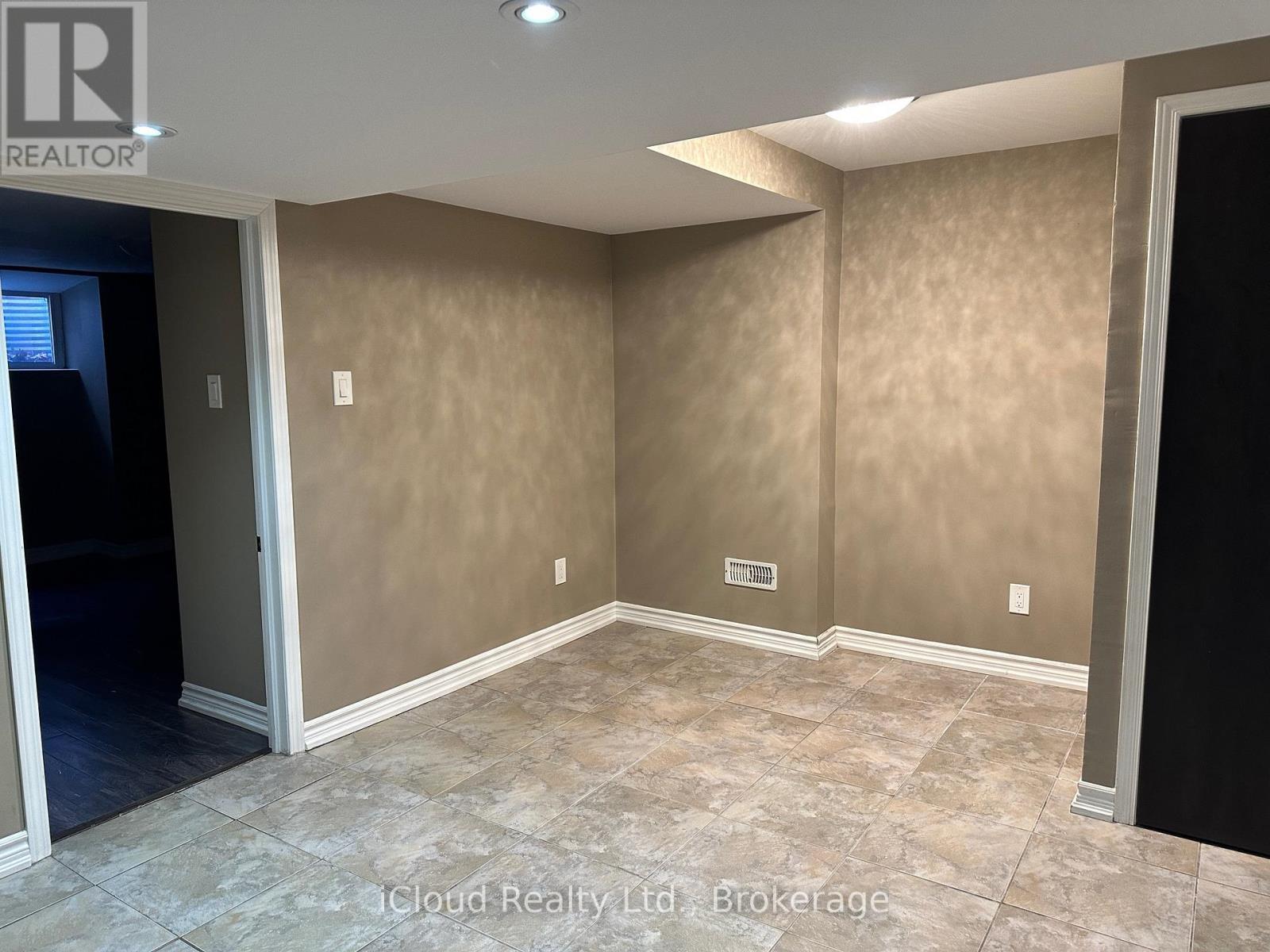 Lower - 5215 Micmac Crescent, Mississauga, ON - Indoor Photo Showing Other Room