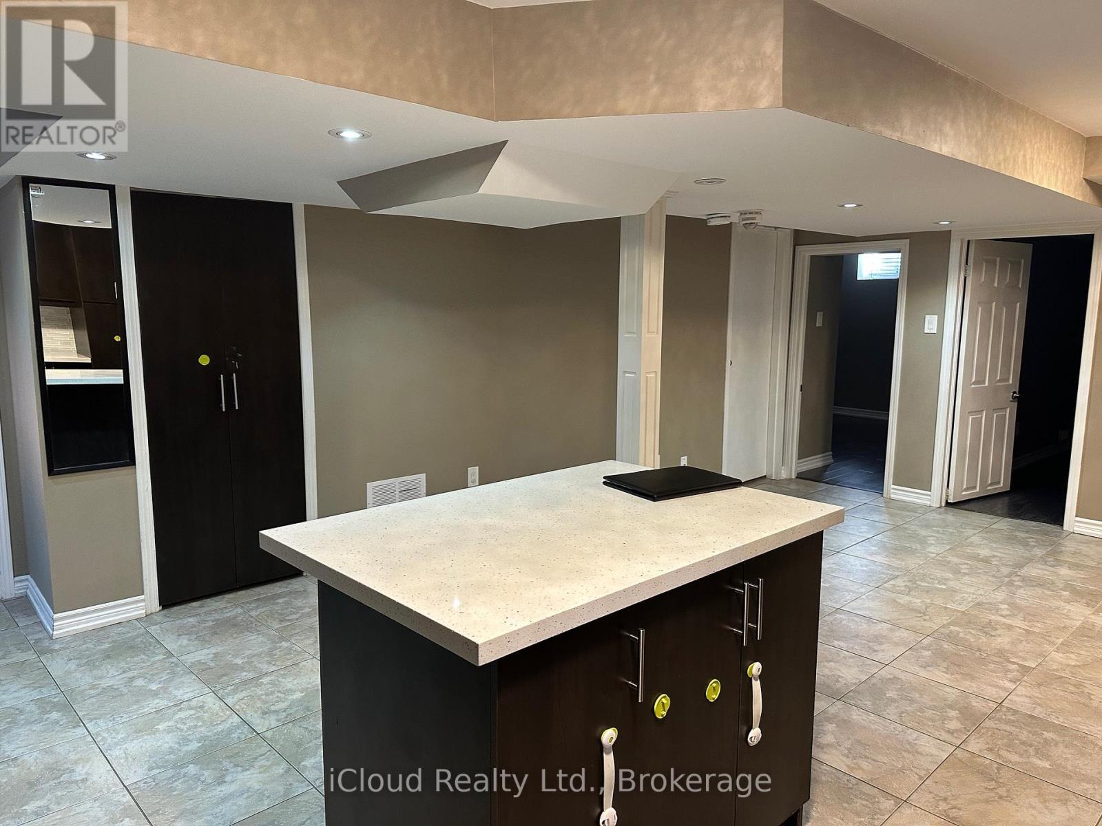 Lower - 5215 Micmac Crescent, Mississauga, ON - Indoor Photo Showing Other Room