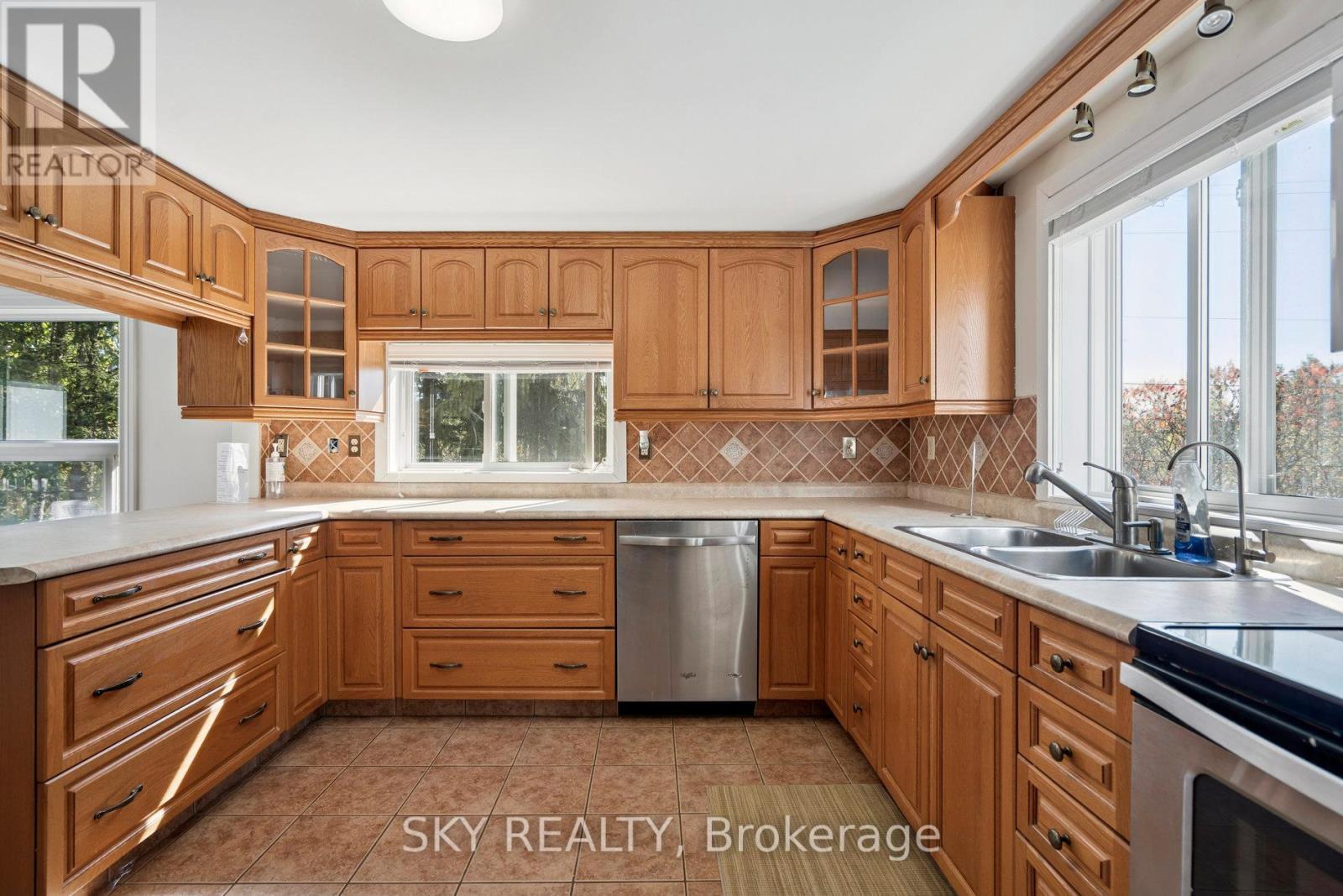 12478 5Th (Fifth) Line, Halton Hills, ON - Indoor Photo Showing Kitchen With Double Sink