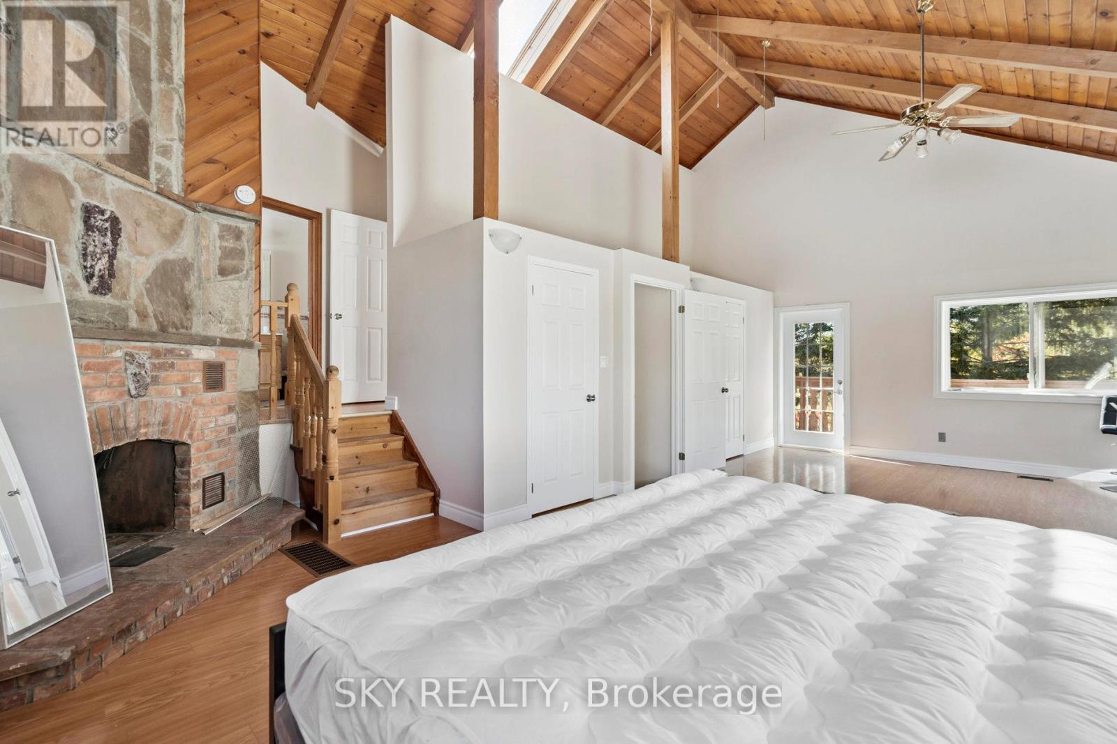 12478 5Th (Fifth) Line, Halton Hills, ON - Indoor Photo Showing Bedroom With Fireplace