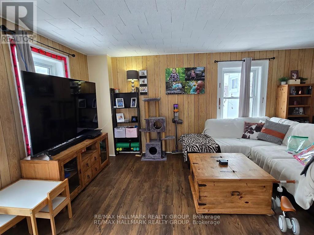 7122 Bank Street, Ottawa, ON