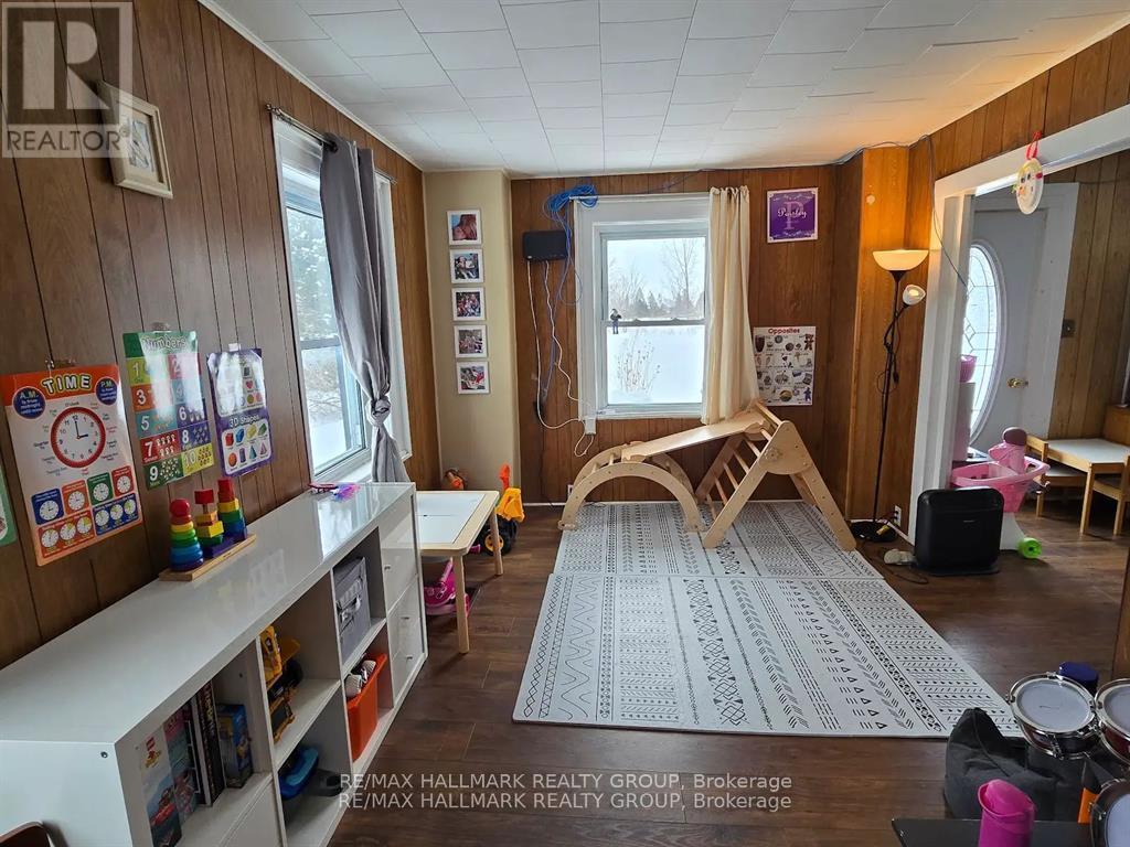 7122 Bank Street, Ottawa, ON