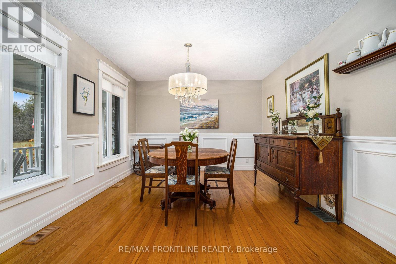 299 Mcguire Road, Montague, ON - Indoor Photo Showing Dining Room