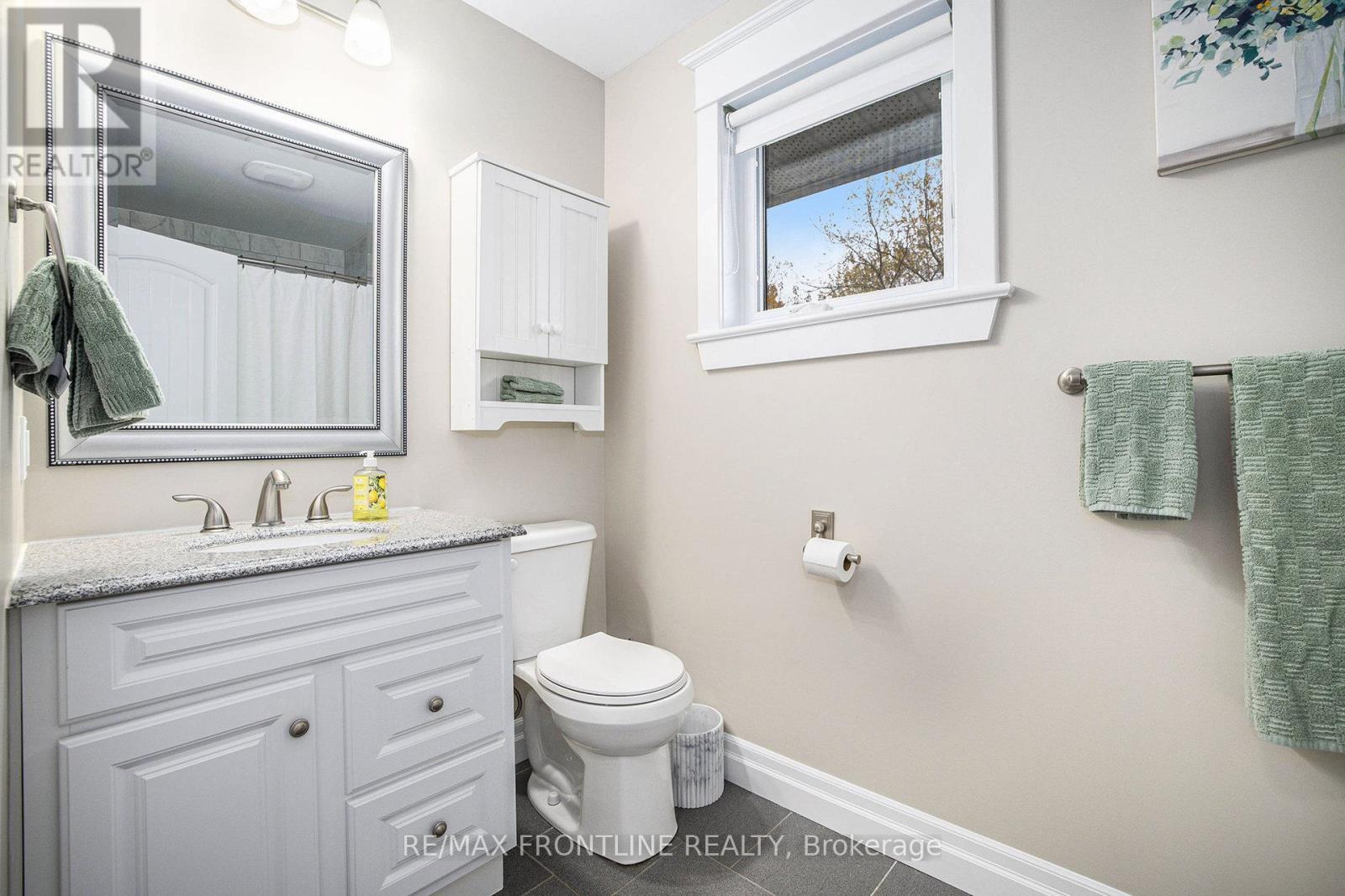 299 Mcguire Road, Montague, ON - Indoor Photo Showing Bathroom