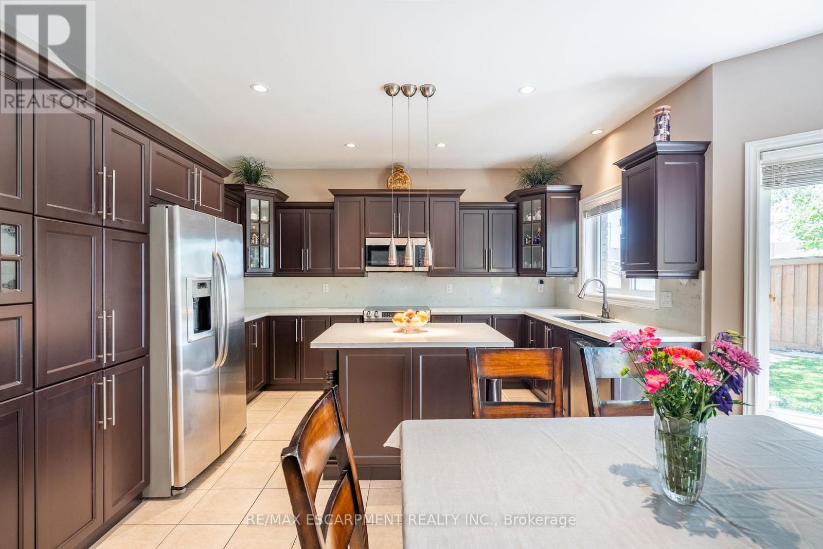 24 Edgecroft Crescent, Hamilton, ON - Indoor Photo Showing Kitchen With Upgraded Kitchen