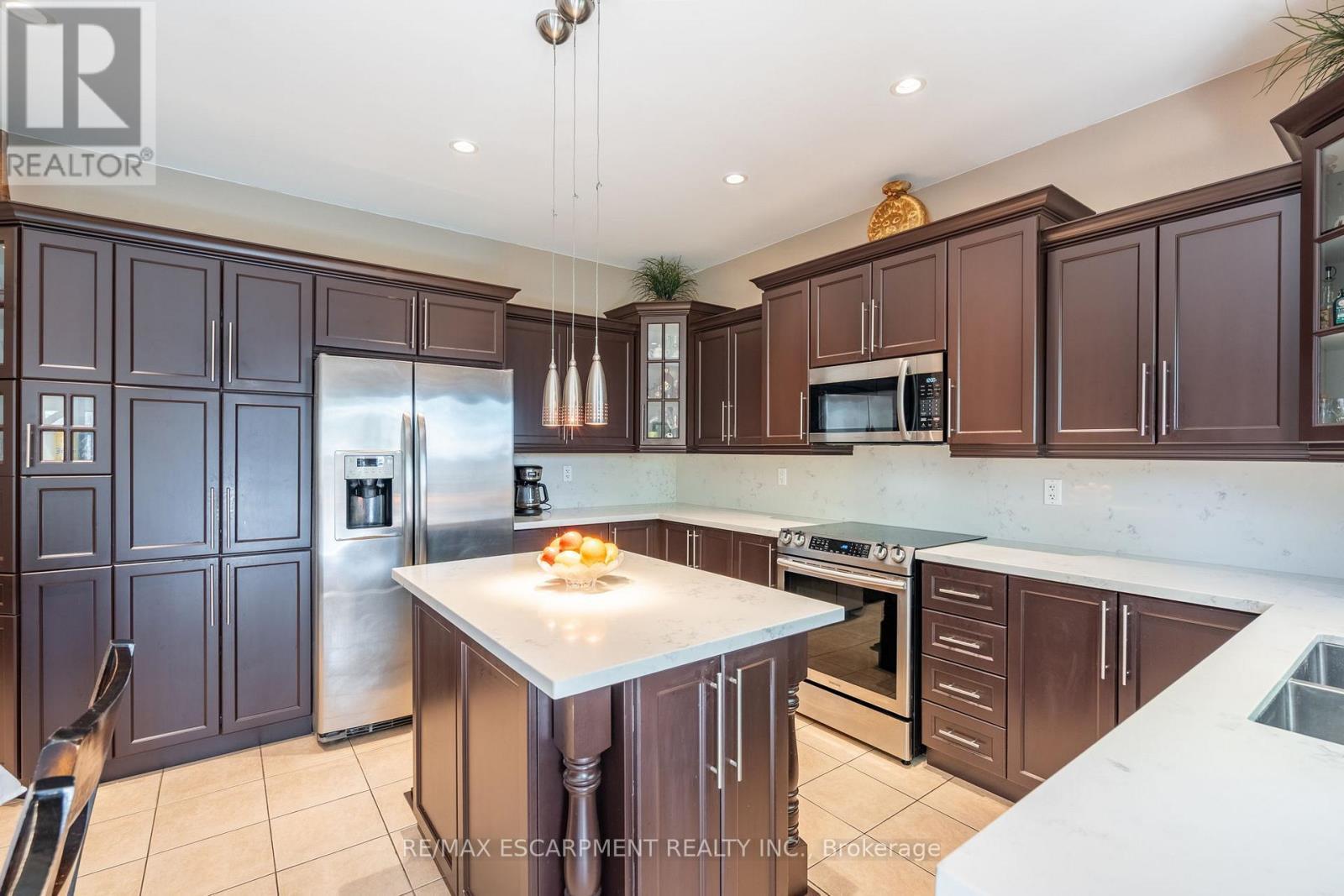 24 Edgecroft Crescent, Hamilton, ON - Indoor Photo Showing Kitchen