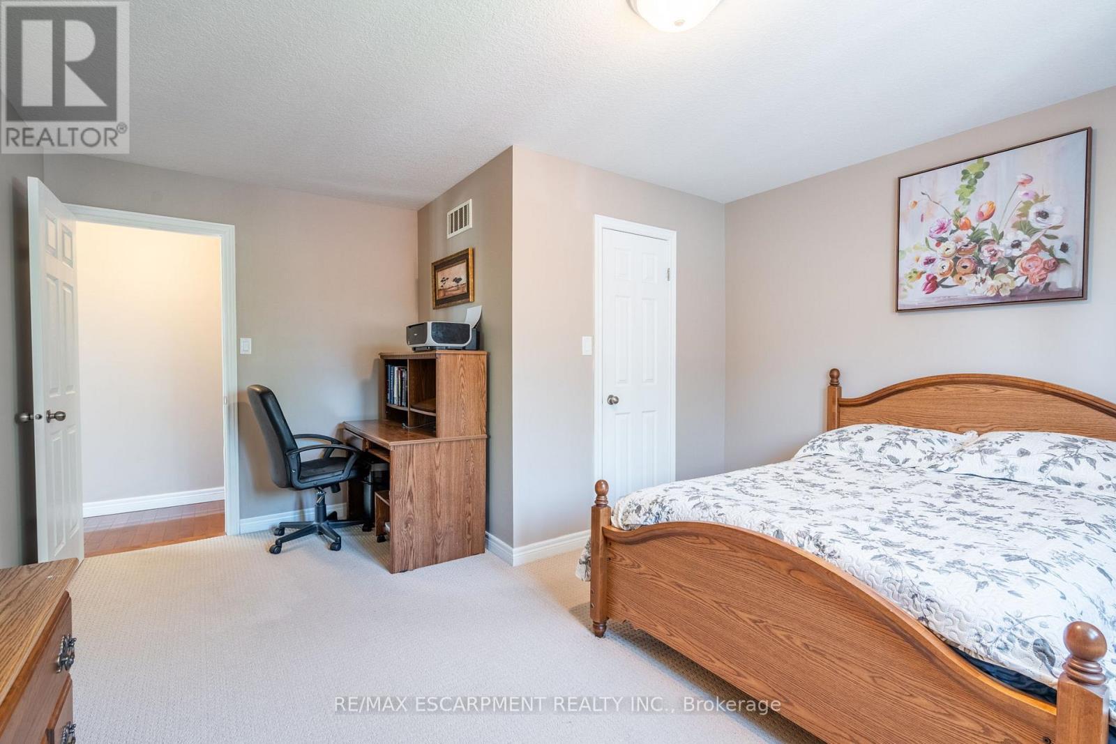 24 Edgecroft Crescent, Hamilton, ON - Indoor Photo Showing Bedroom