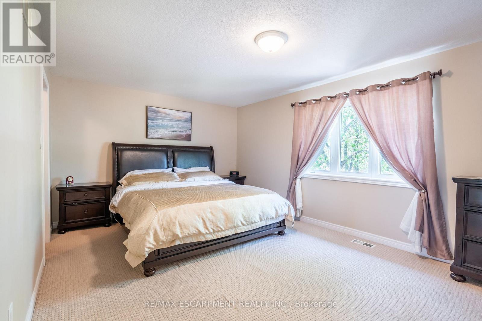 24 Edgecroft Crescent, Hamilton, ON - Indoor Photo Showing Bedroom