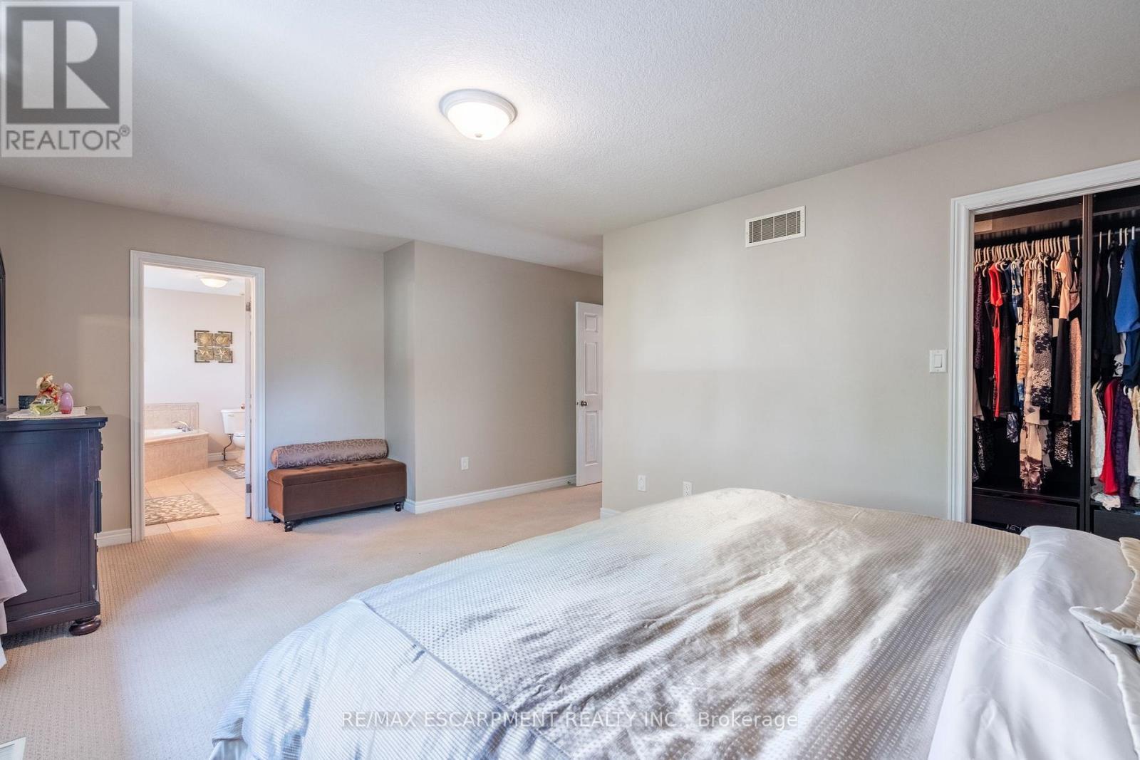 24 Edgecroft Crescent, Hamilton, ON - Indoor Photo Showing Bedroom