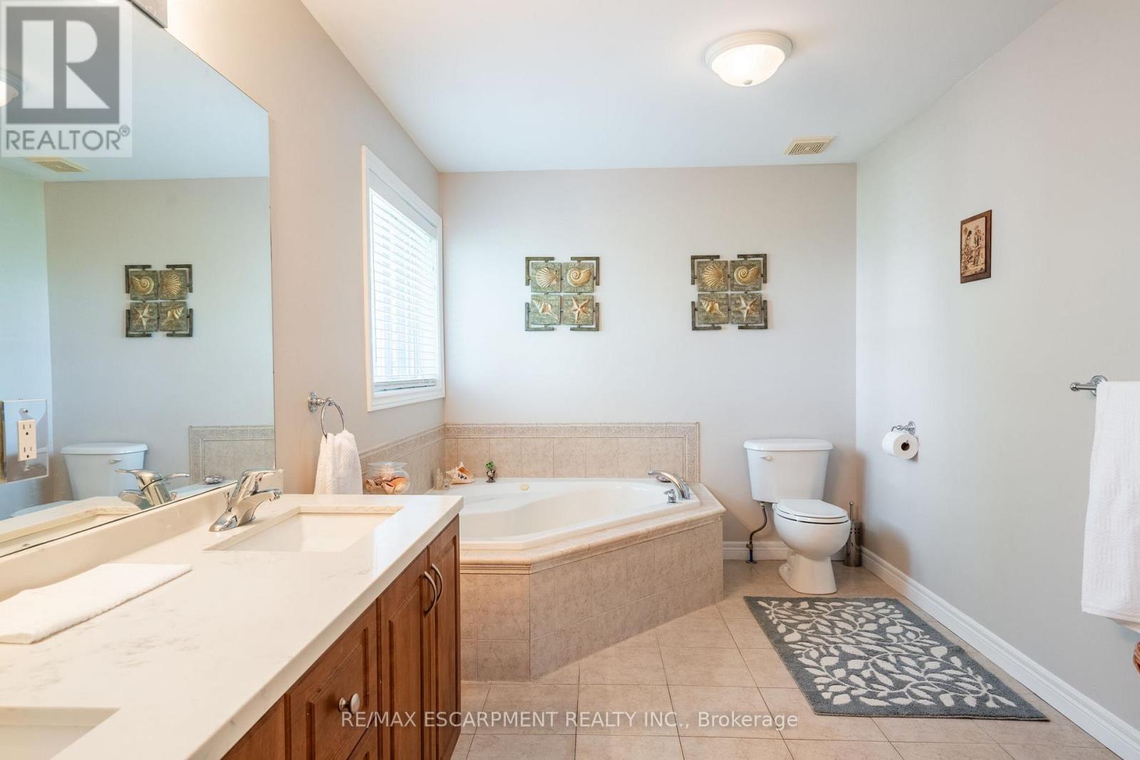 24 Edgecroft Crescent, Hamilton, ON - Indoor Photo Showing Bathroom